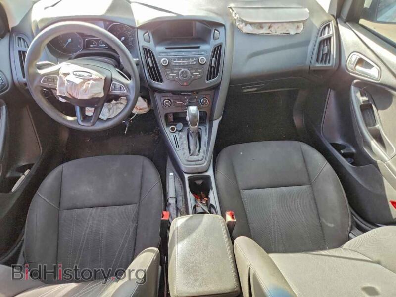 2016 Ford FOCUS (VIN 1FADP3F21GL217031) — photo 8 of 13