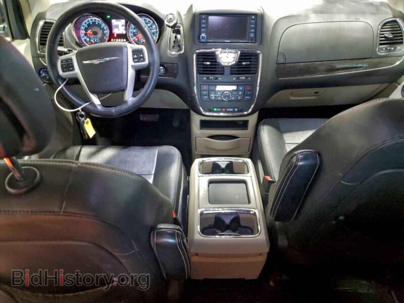 2016 Chrysler MINIVAN (VIN 2C4RC1BG5GR112615) — photo 8 of 16