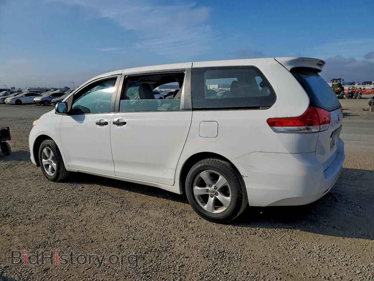 2012 TOYOTA SIENNA - VIN: 5TDKA3DCXCS010709 - Фото 2