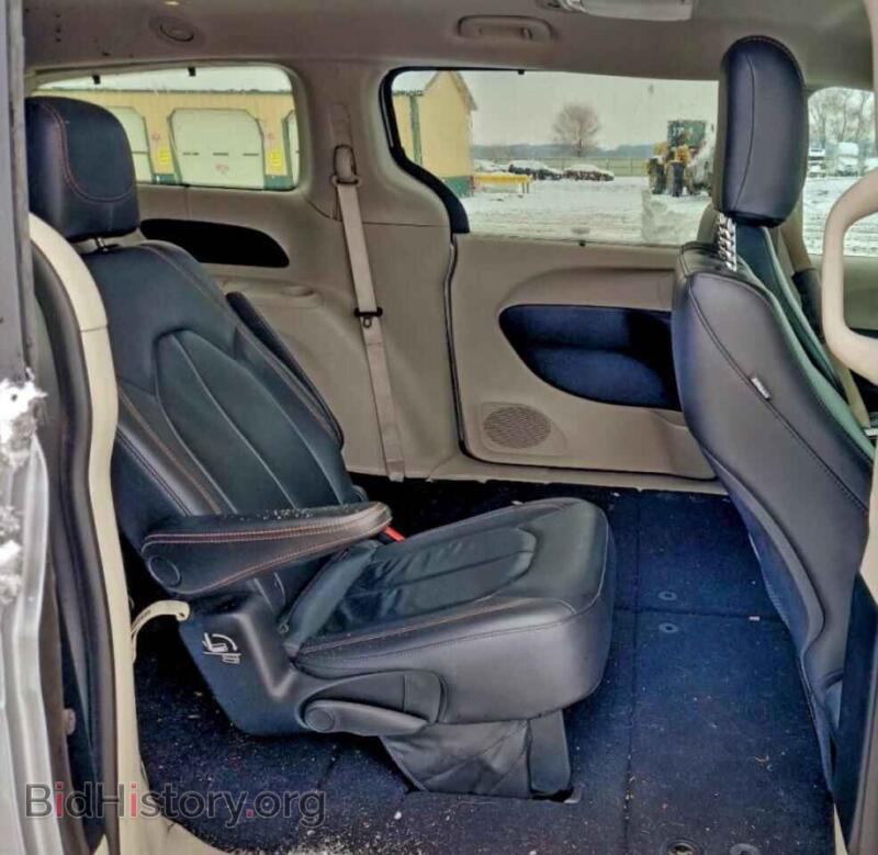 2017 Chrysler PACIFICA (VIN 2C4RC1BG7HR839675) — фото 10 из 12