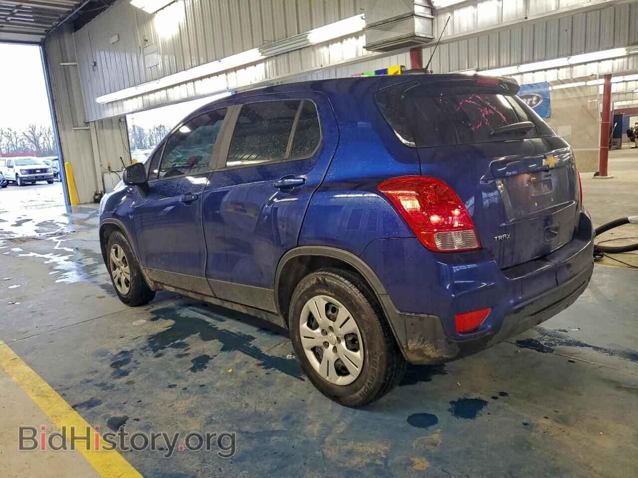 2017 CHEVROLET TRAX - VIN: 3GNCJKSB2HL199336 - Фото 2
