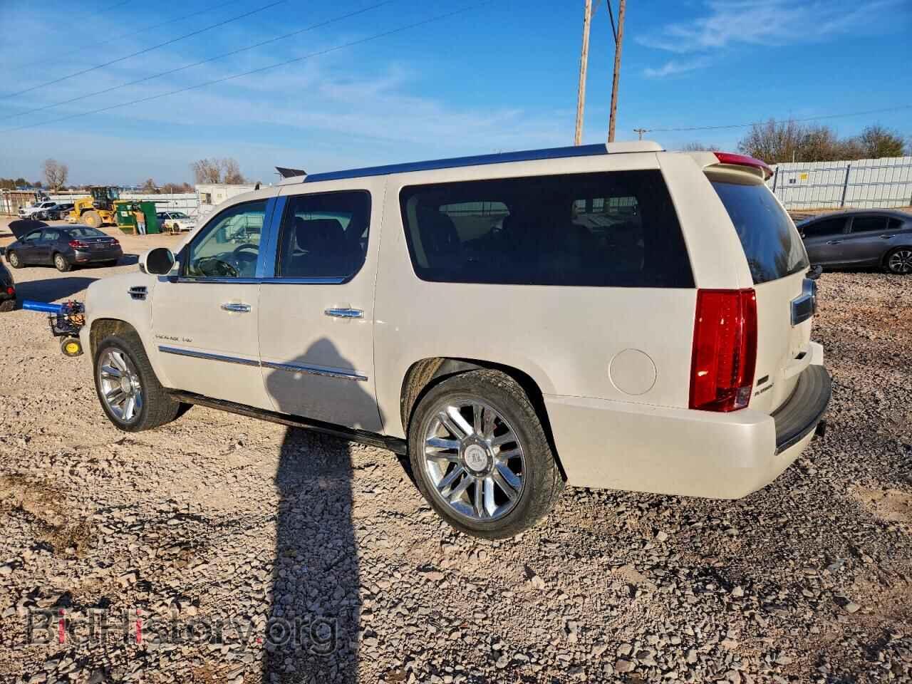 2011 CADILLAC ESCALADE - VIN: 1GYS4KEF5BR395629 - Photo 2