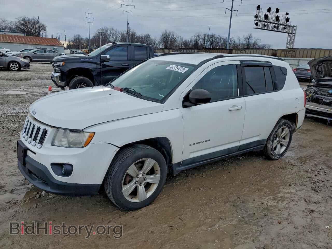 Photo 1J4NF1FB6BD257768 - JEEP COMPASS 2011