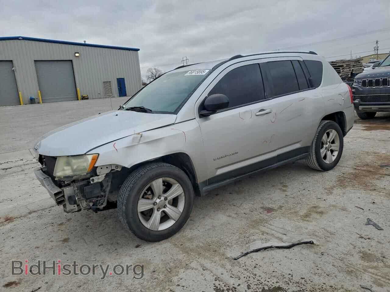 Photo 1J4NT1FB8BD151119 - JEEP COMPASS 2011