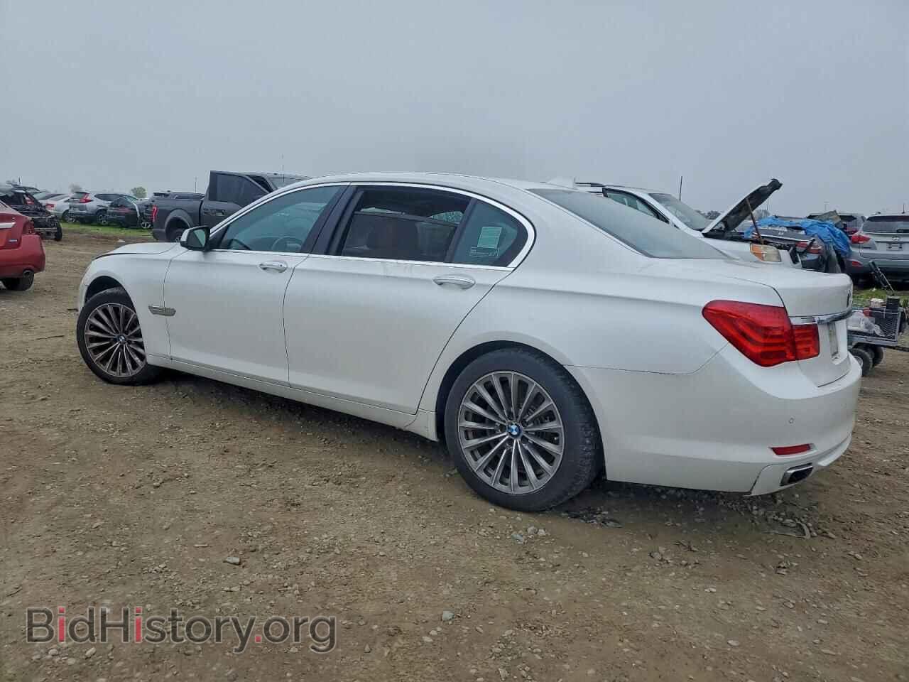 2011 BMW 7 SERIES - VIN: WBAKB8C51BC851537 - Фото 2