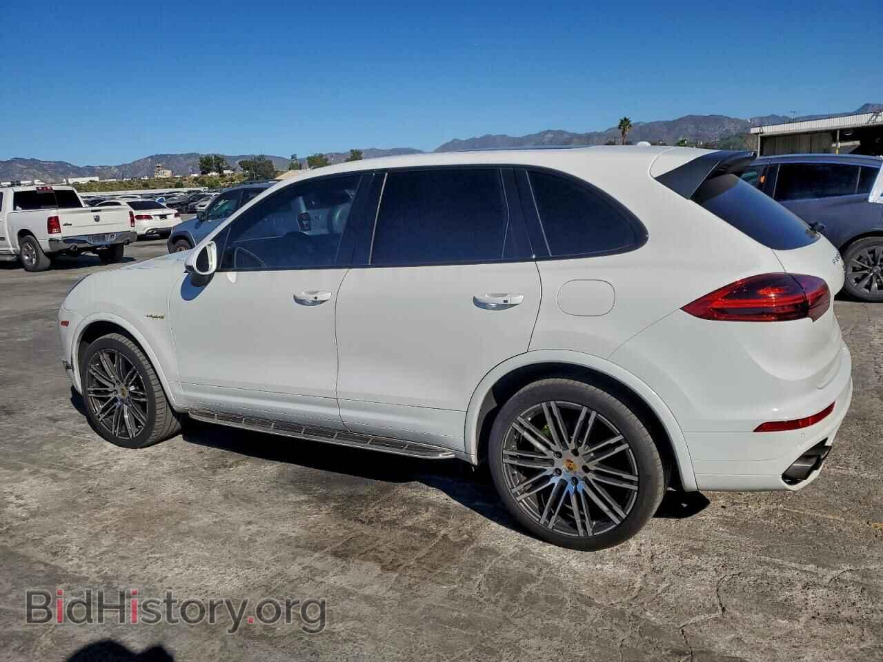 2017 PORSCHE CAYENNE - VIN: WP1AE2A27HLA71612 - Фото 2