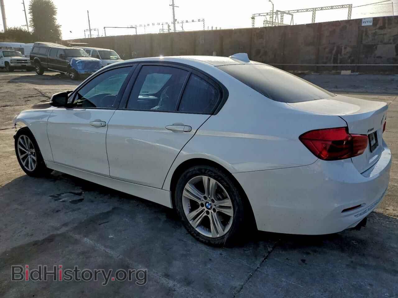 2016 BMW 3 SERIES - VIN: WBA8E3G51GNU04765 - Фото 2