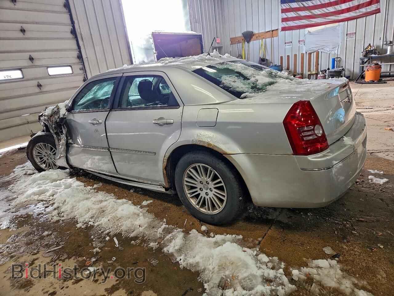 2008 CHRYSLER 300 - VIN: 2C3KA53G48H257881 - Фото 2