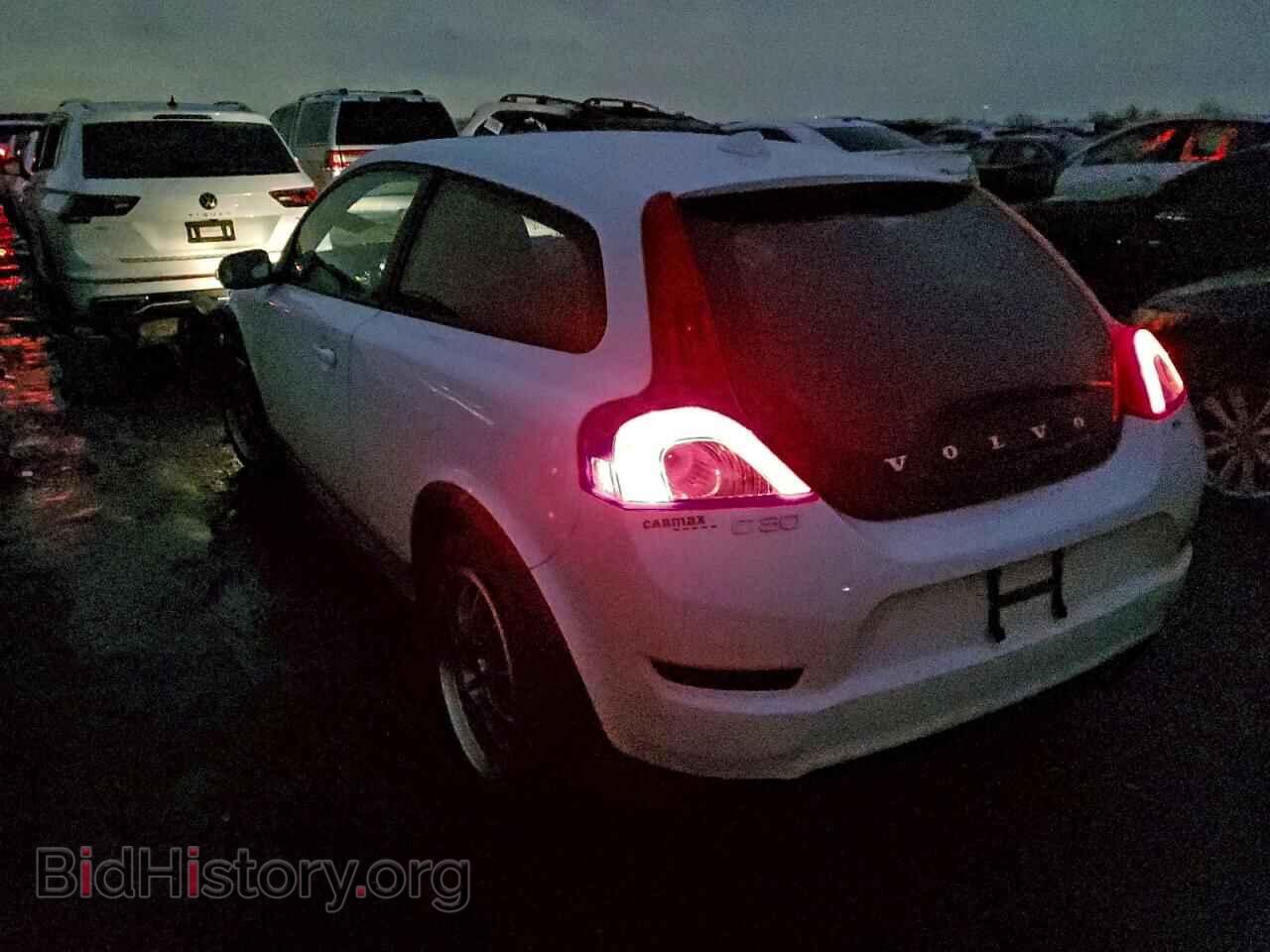 2011 VOLVO C30 - VIN: YV1672MK3B2210672 - Фото 2