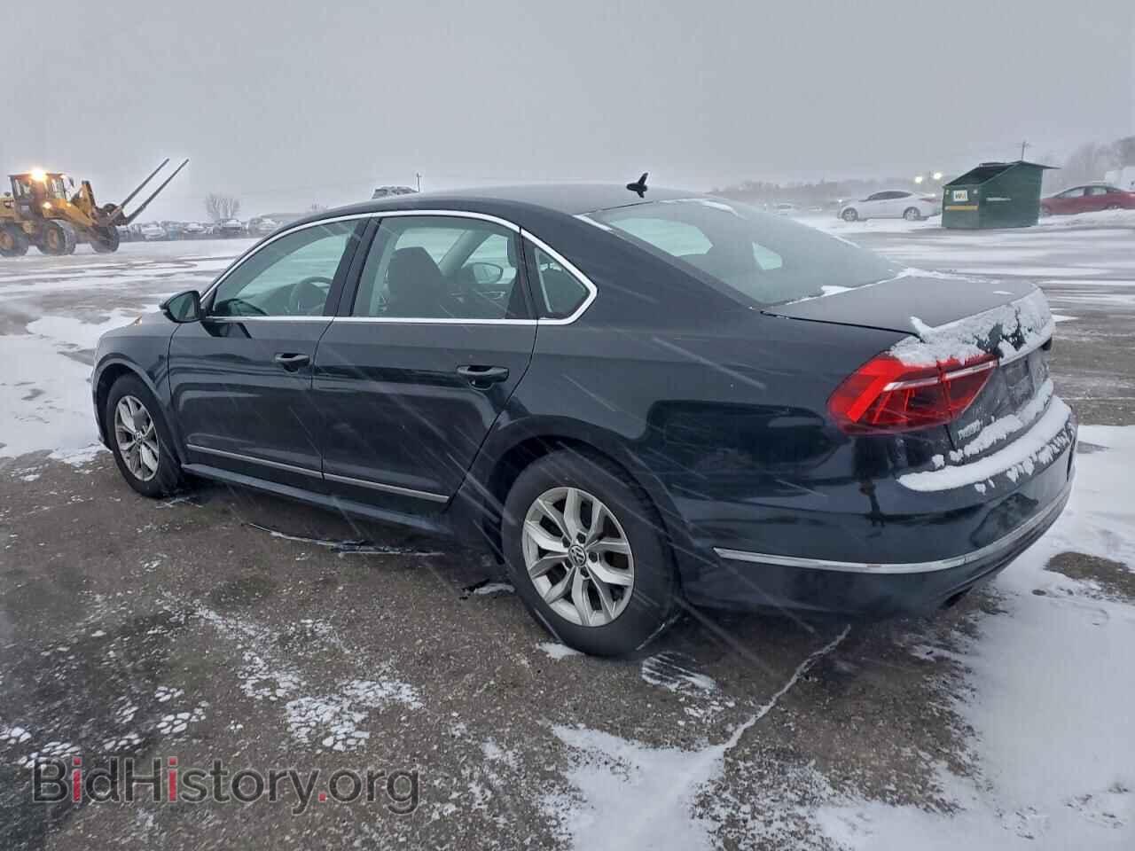 2017 VOLKSWAGEN PASSAT - VIN: 1VWAT7A37HC015521 - Фото 2