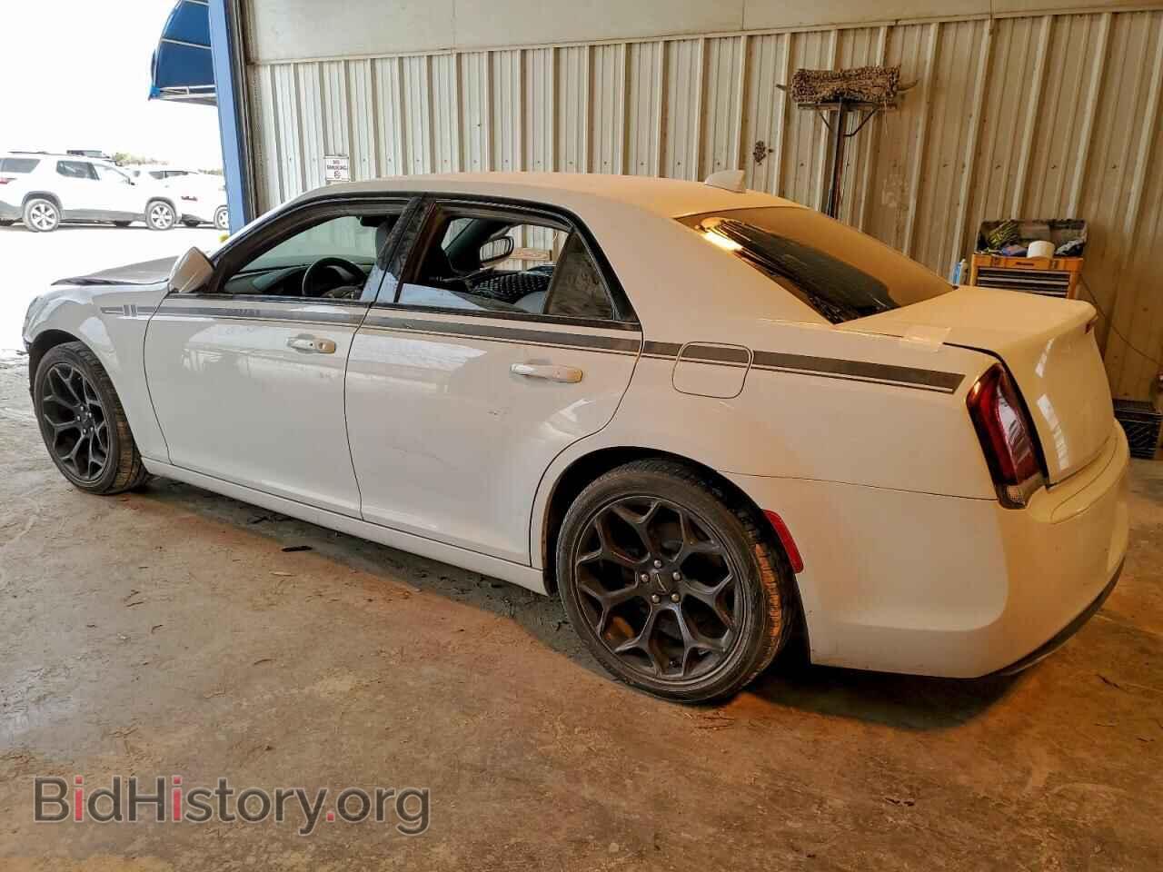 2019 CHRYSLER 300 - VIN: 2C3CCABG9KH609837 - Фото 2