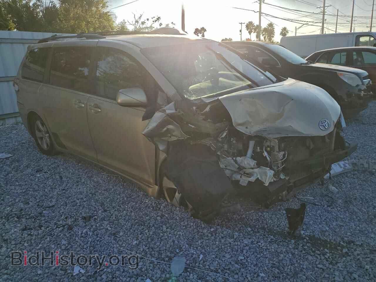 2011 TOYOTA All Models - VIN: 5TDKK3DC1BS064962 - Photo 4