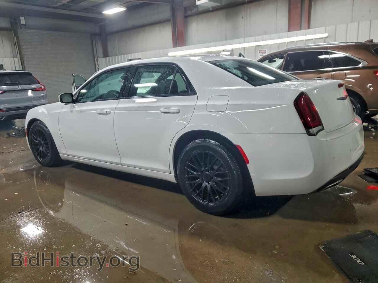 2015 CHRYSLER 300 - VIN: 2C3CCABG5FH760471 - Фото 2