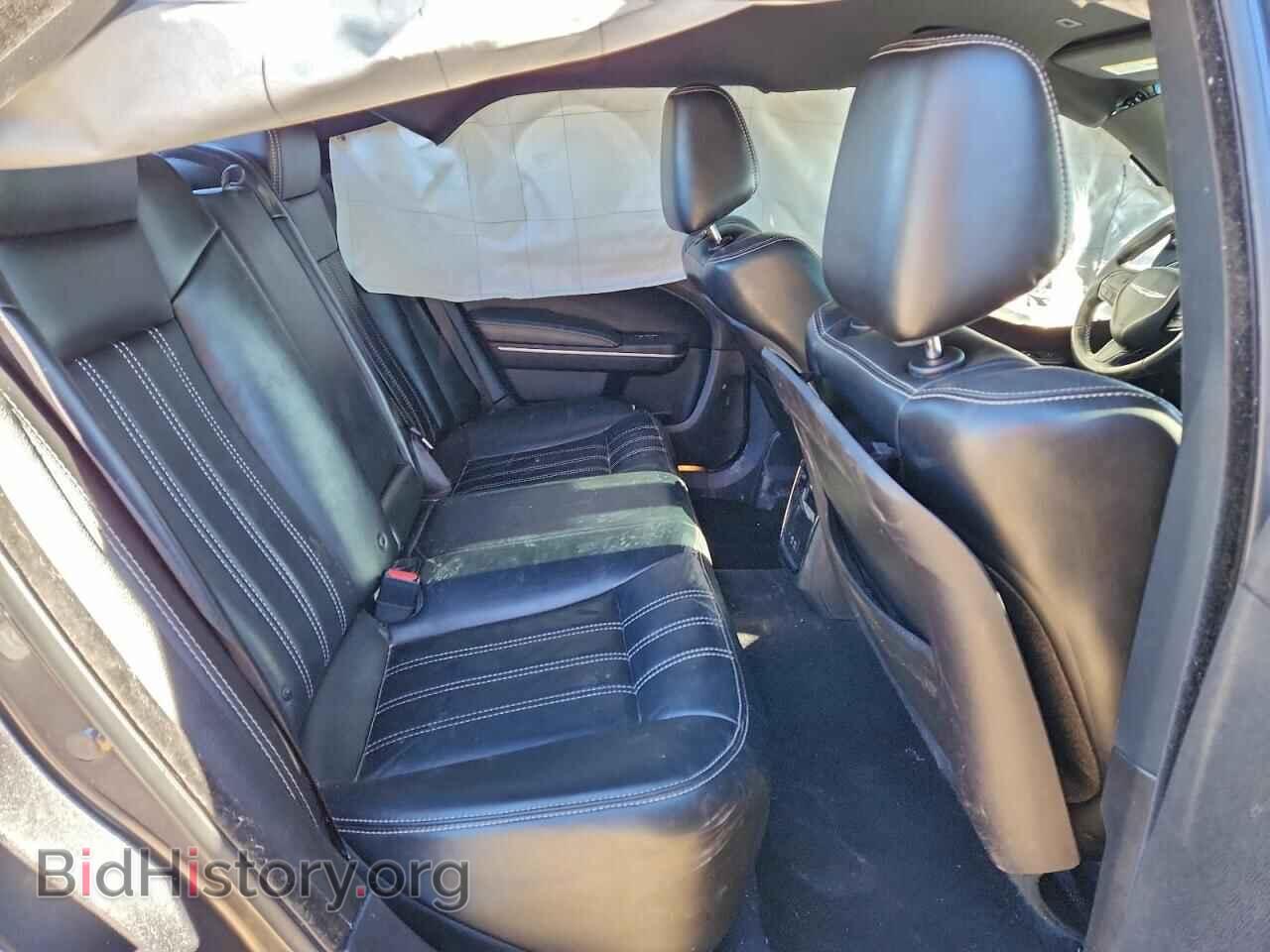 2019 CHRYSLER 300 - VIN: 2C3CCABG2KH654215 - Фото 10