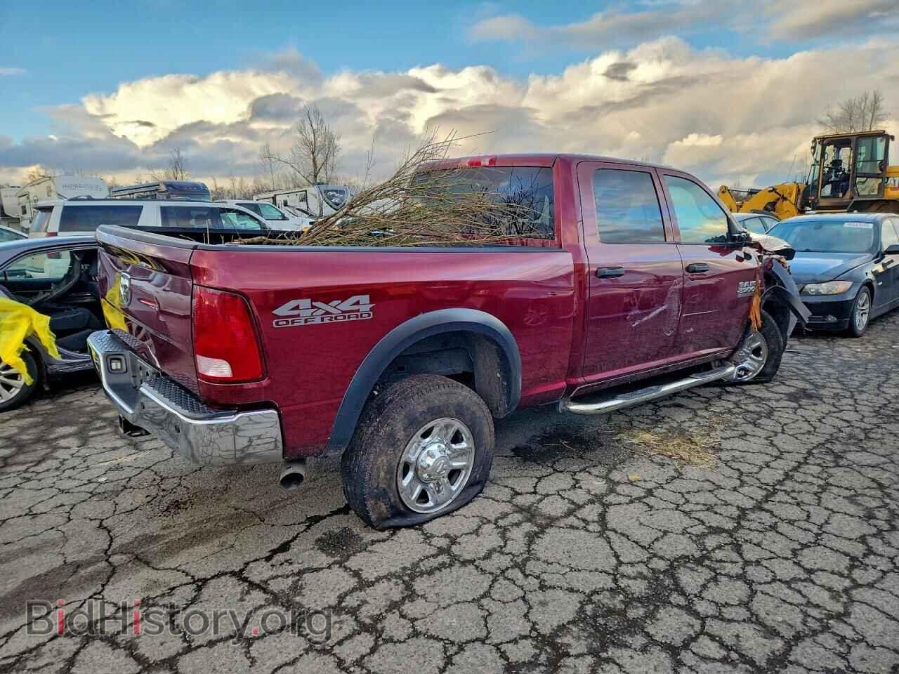2018 RAM All Models - VIN: 3C6UR5CL4JG337544 - Photo 3