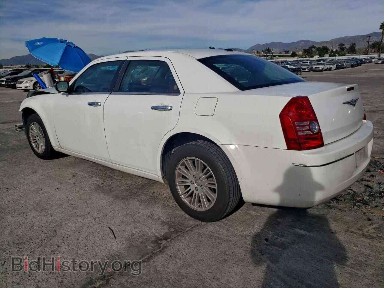 2010 CHRYSLER 300 - VIN: 2C3CA1CV7AH320439 - Фото 2