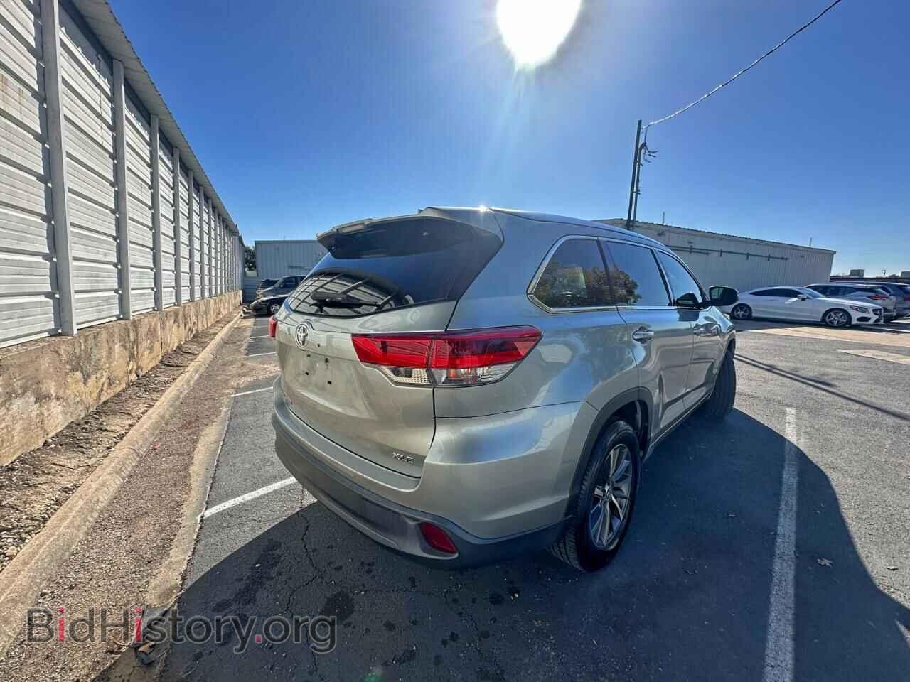 2018 TOYOTA HIGHLANDER - VIN: 5TDKZRFH6JS283003 - Фото 4