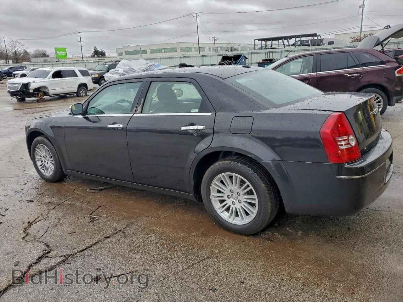 2010 CHRYSLER 300 - VIN: 2C3CA1CV9AH255884 - Фото 2