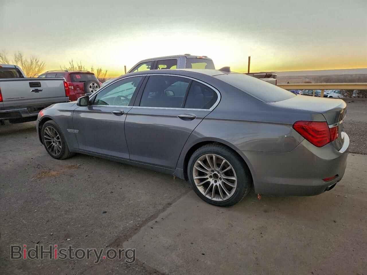 2012 BMW 7 SERIES - VIN: WBAKA8C59CDX01464 - Photo 2