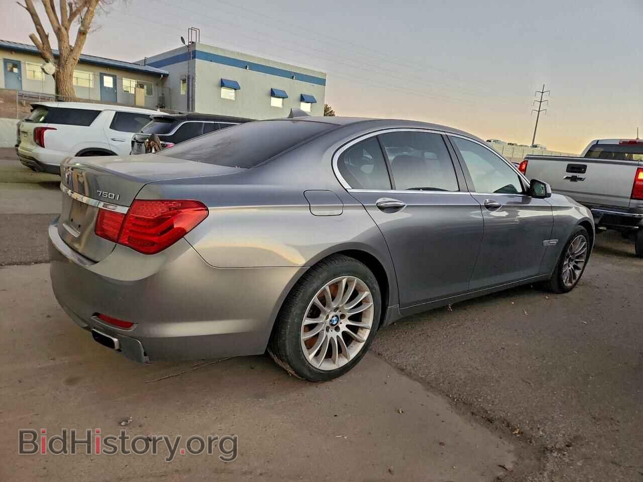 2012 BMW 7 SERIES - VIN: WBAKA8C59CDX01464 - Photo 3