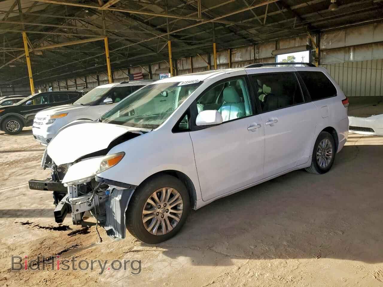 Photo 5TDYK3DC2BS044908 - TOYOTA All Models 2011