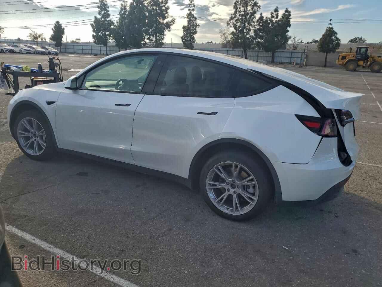 2023 TESLA MODEL Y - VIN: 7SAYGDEE2PF621085 - Фото 2