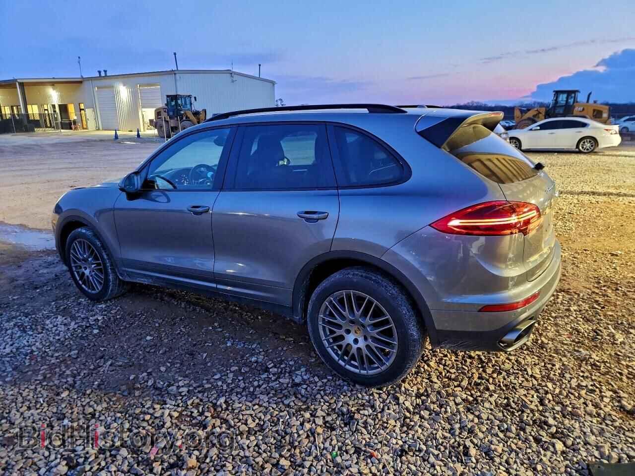 2017 PORSCHE CAYENNE - VIN: WP1AA2A25HKA89608 - Photo 2