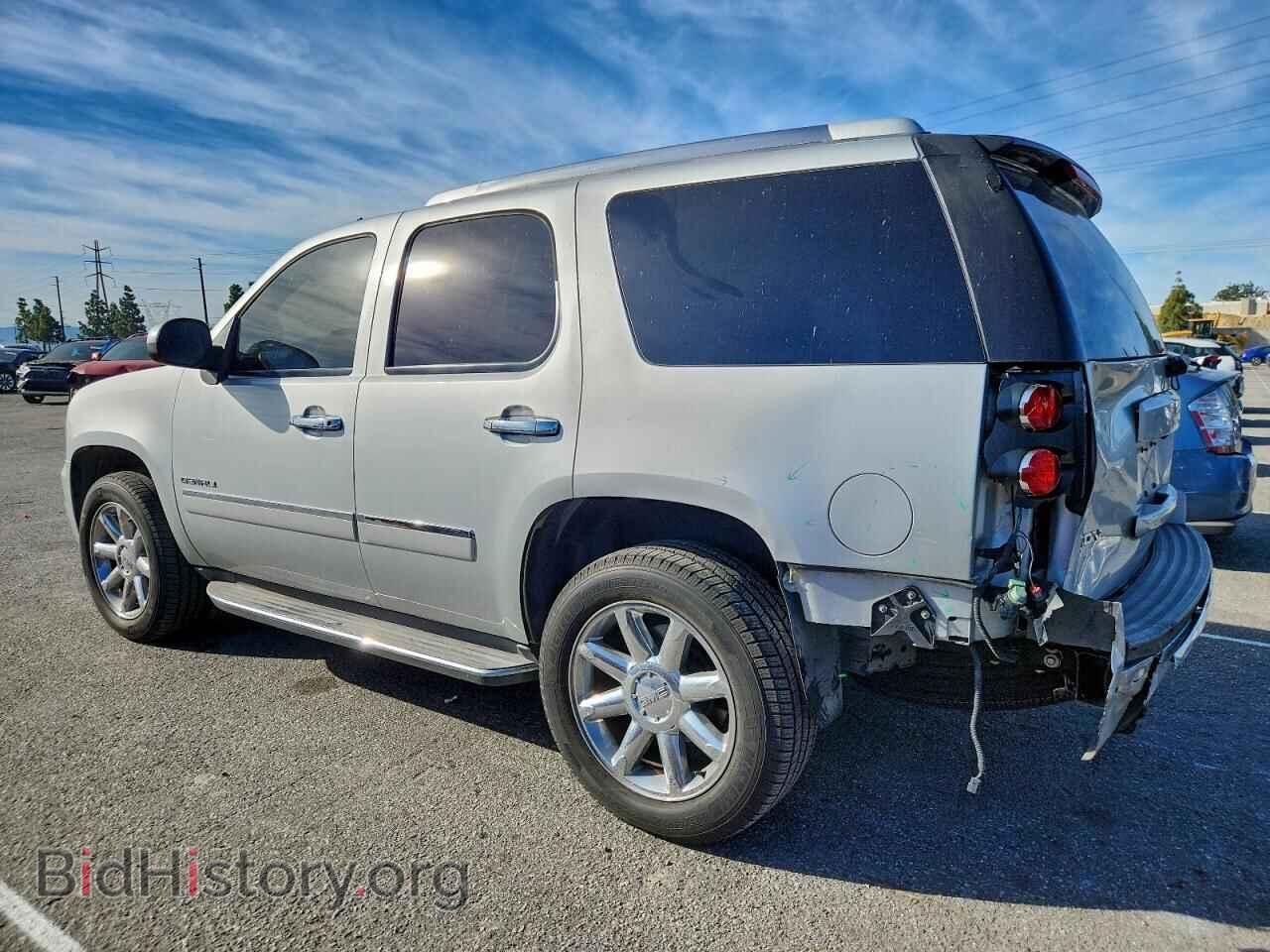 2011 GMC YUKON - VIN: 1GKS2EEF0BR352043 - Photo 2