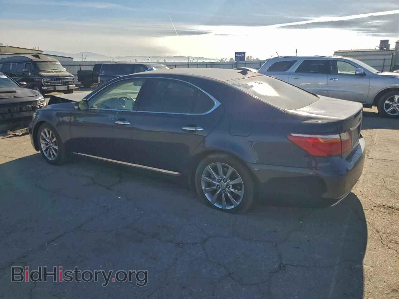 2011 LEXUS LS460 - VIN: JTHBL5EF1B5106018 - Photo 2
