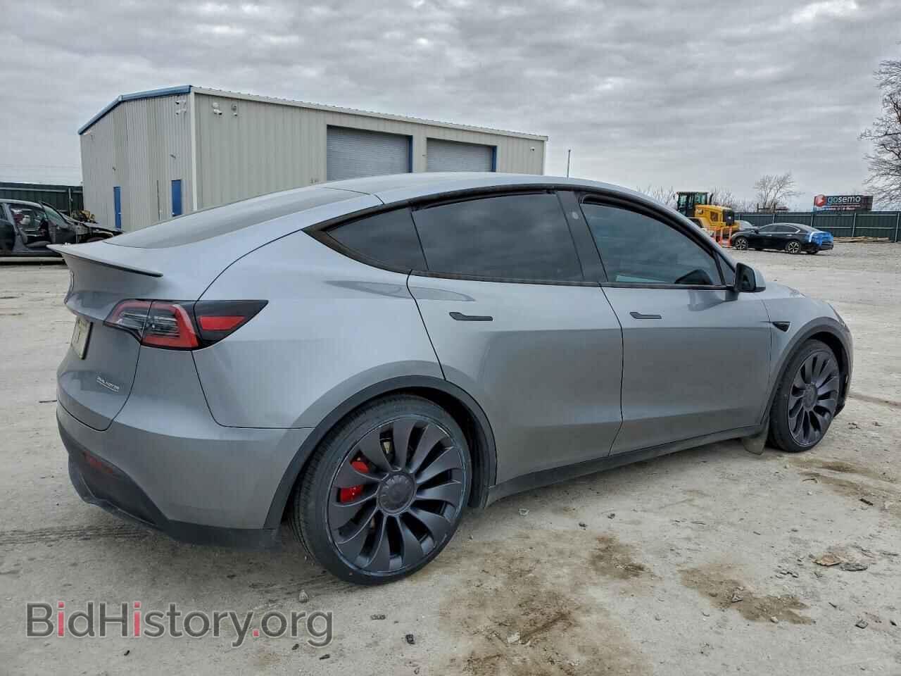 2024 TESLA MODEL Y - VIN: 7SAYGDEFXRA324106 - Фото 3