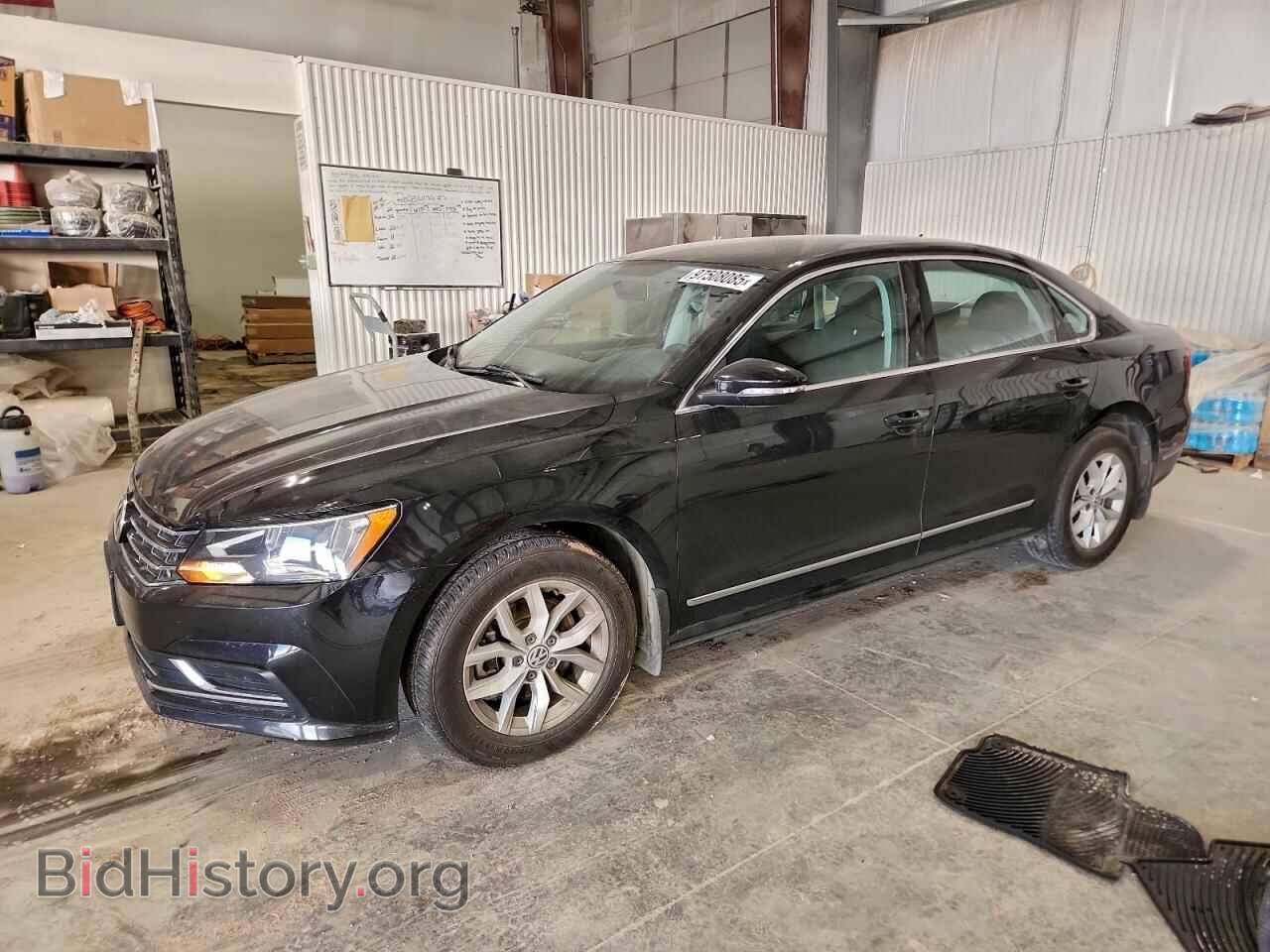 Photo 1VWAT7A31HC075861 - VOLKSWAGEN PASSAT 2017