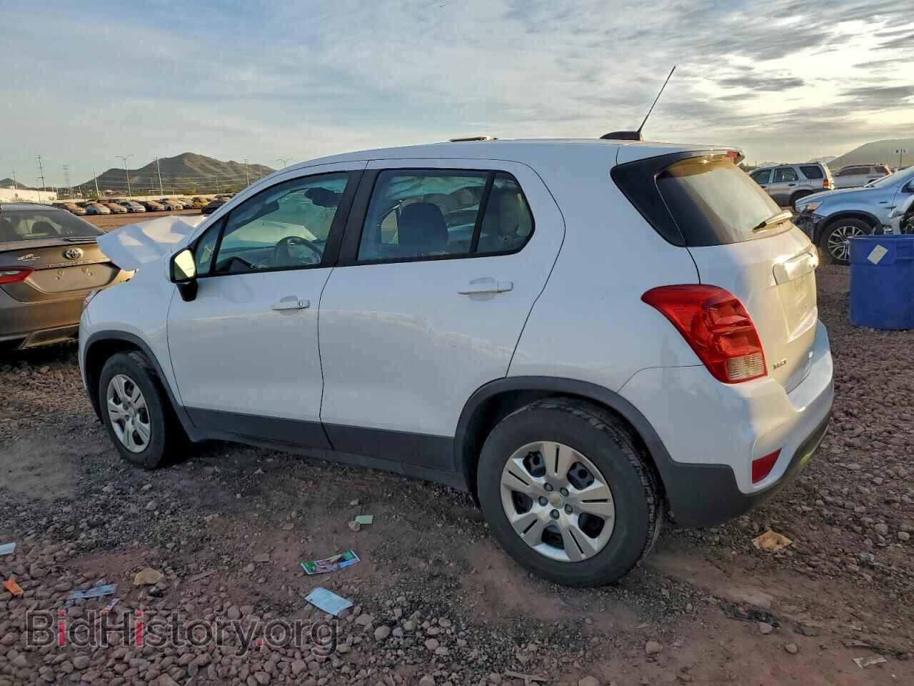 2017 CHEVROLET TRAX - VIN: 3GNCJKSBXHL281184 - Фото 2