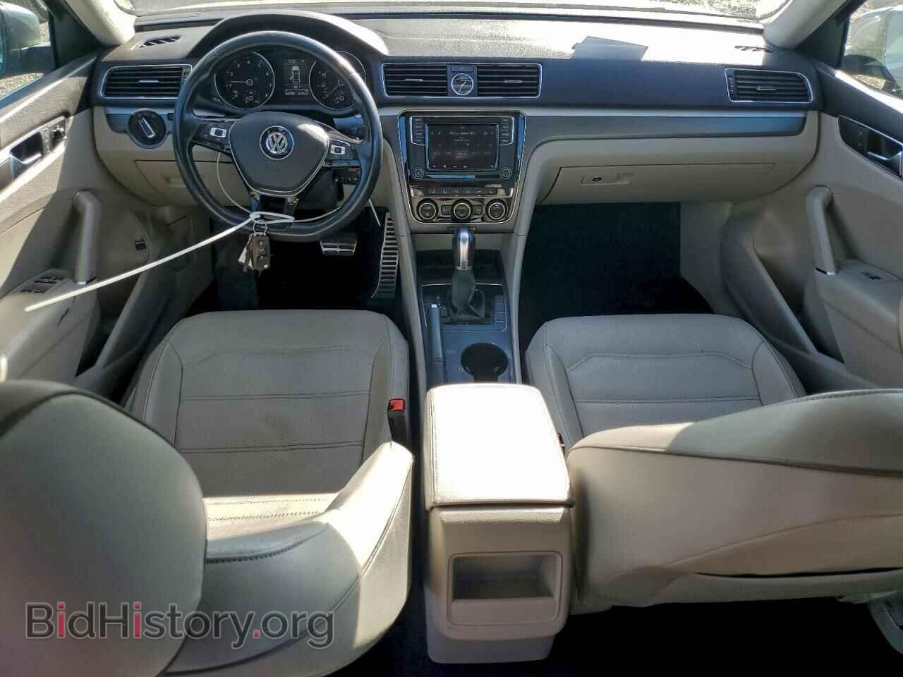2017 VOLKSWAGEN PASSAT - VIN: 1VWDT7A30HC028320 - Фото 8