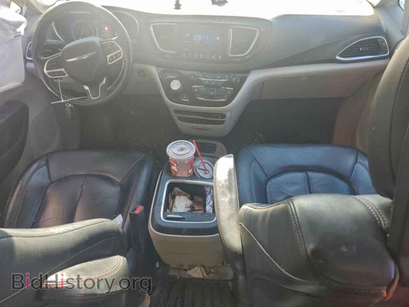 2017 Chrysler PACIFICA (VIN 2C4RC1EG4HR531360) — photo 8 of 14