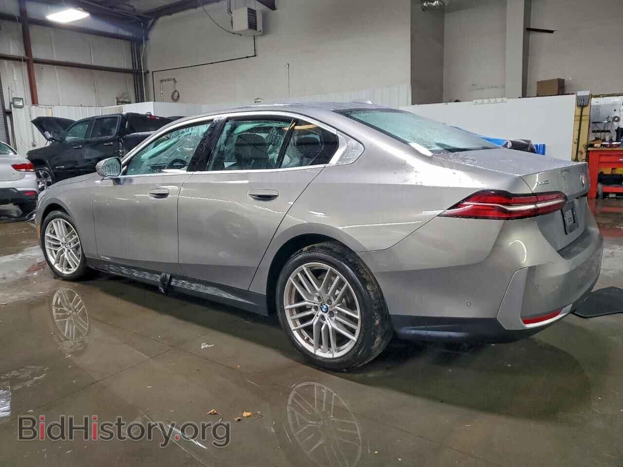 2025 BMW 5 SERIES - VIN: WBA53FJ09SCT37926 - Фото 2