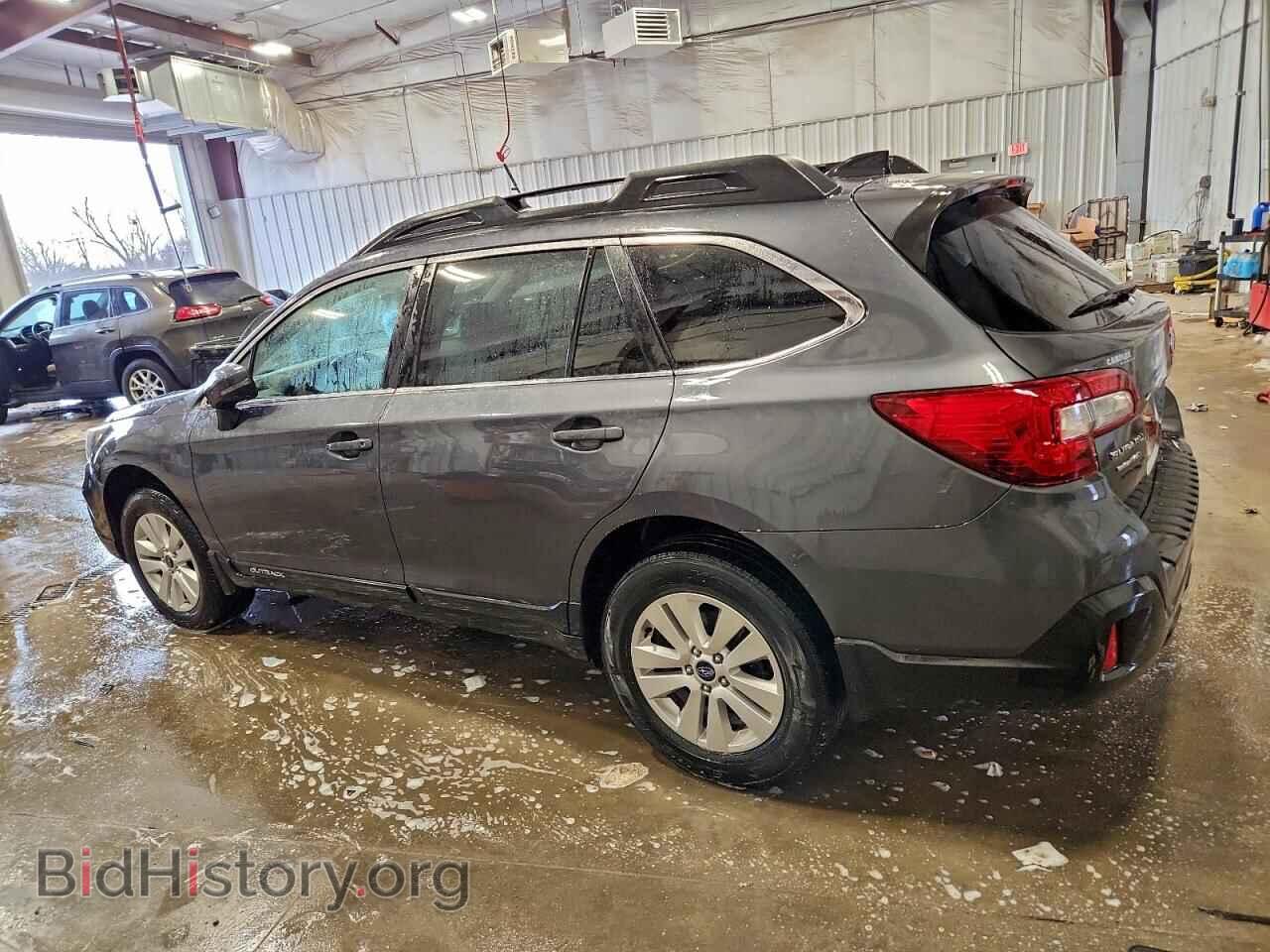 2018 SUBARU OUTBACK - VIN: 4S4BSAFC3J3211084 - Фото 2
