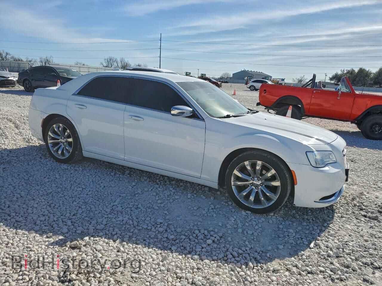 2019 CHRYSLER 300 - VIN: 2C3CCAAG6KH602331 - Фото 4