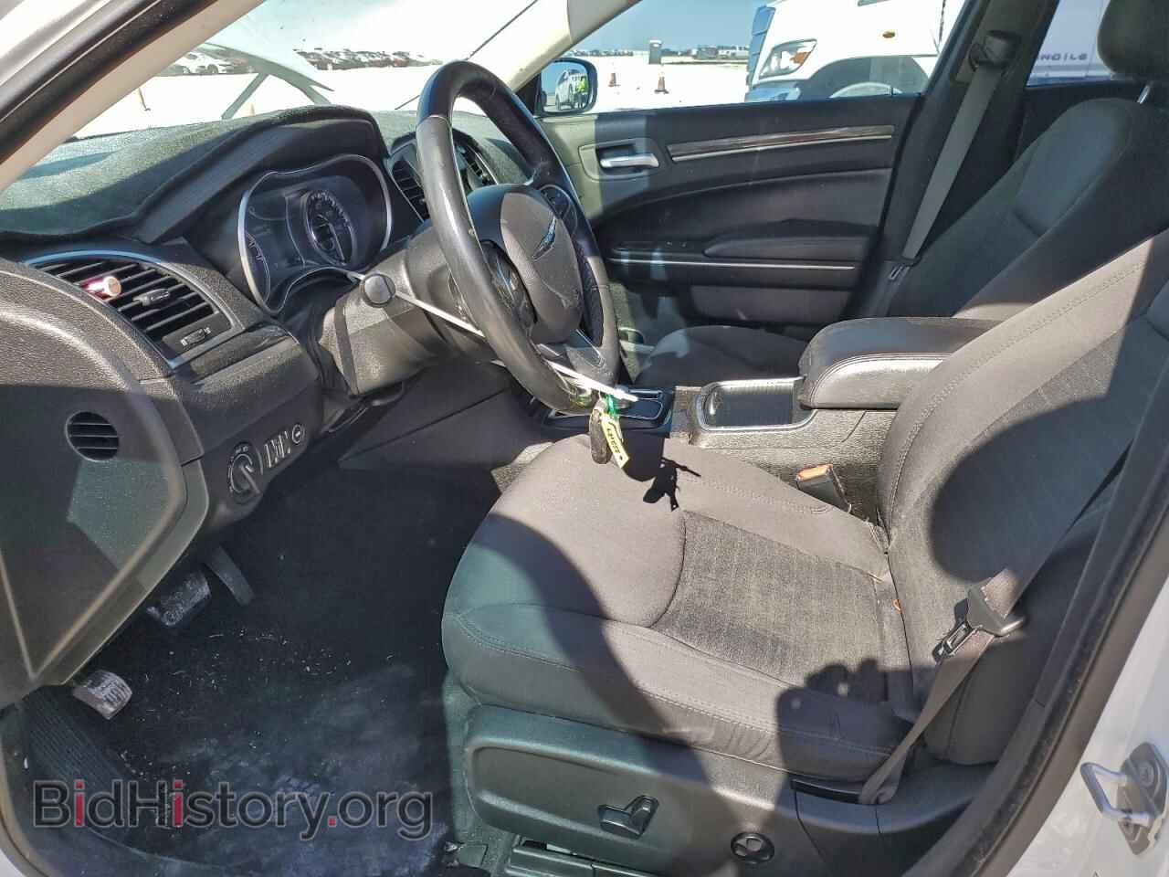 2019 CHRYSLER 300 - VIN: 2C3CCAAG6KH602331 - Фото 7