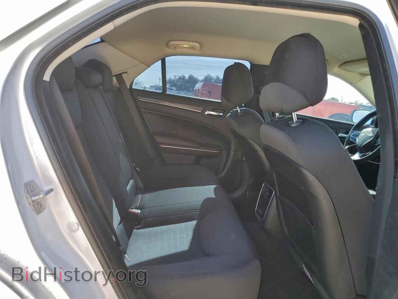2019 CHRYSLER 300 - VIN: 2C3CCAAG6KH602331 - Фото 10