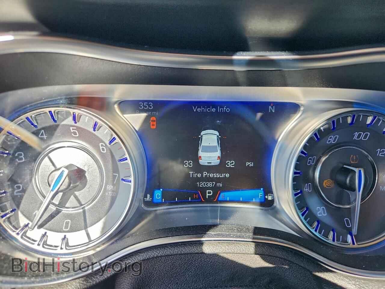 2018 CHRYSLER 300 - VIN: 2C3CCAKG2JH268327 - Фото 9