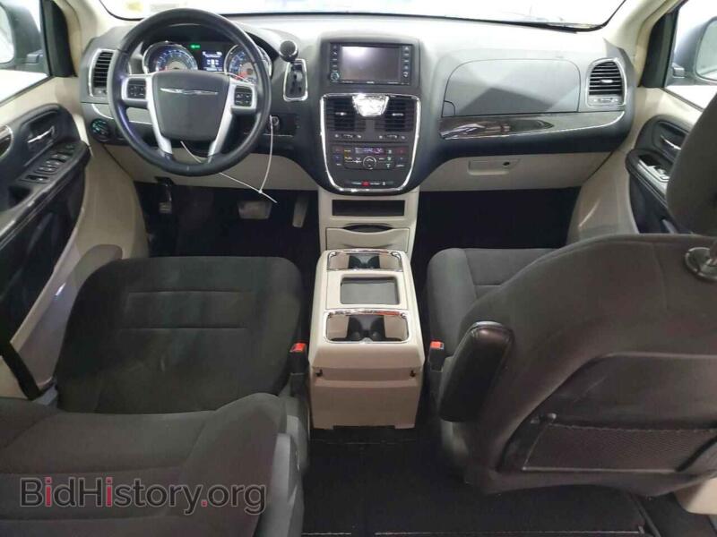 2011 Chrysler MINIVAN (VIN 2A4RR5DG4BR634741) — photo 8 of 13