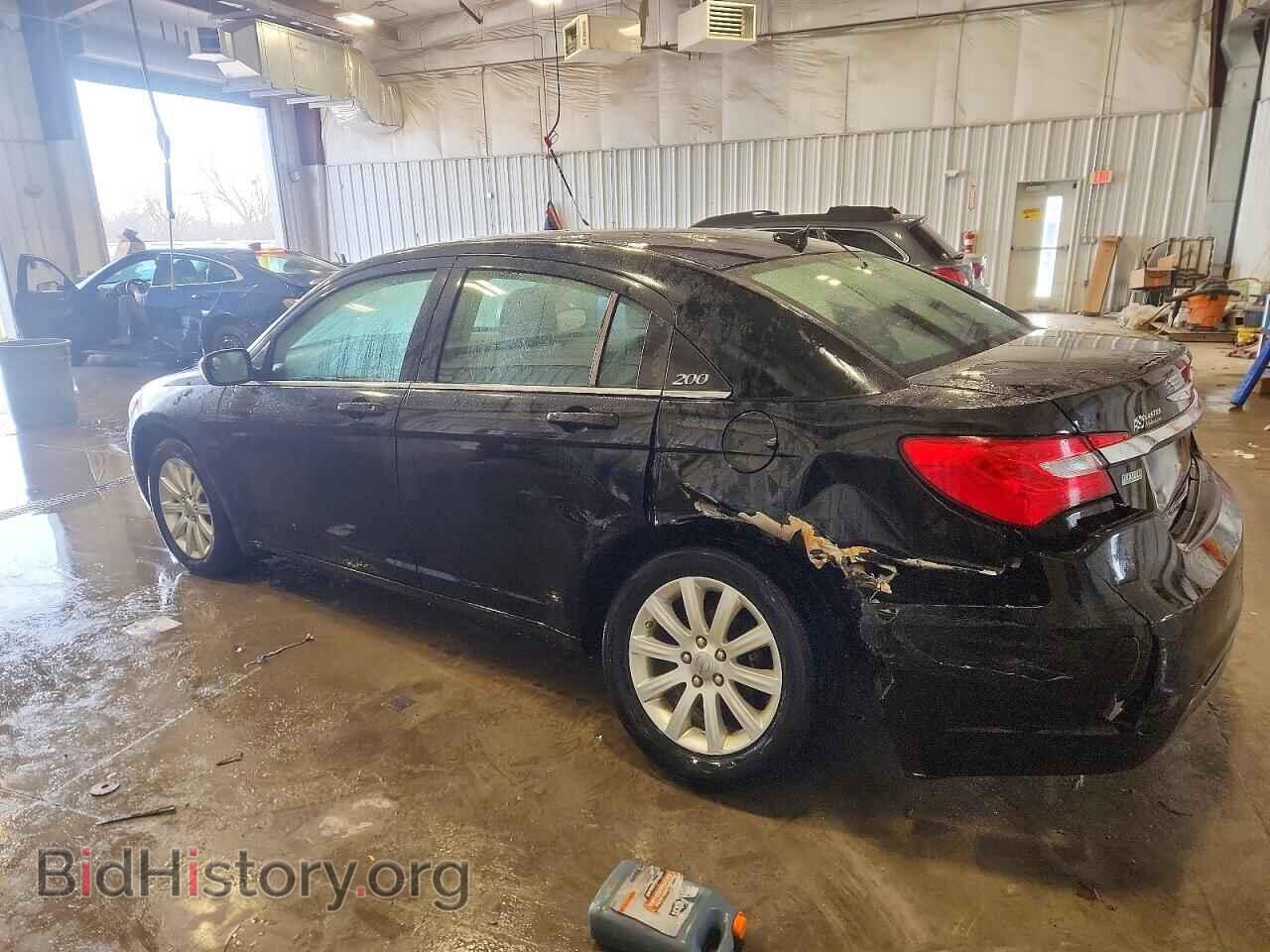 2013 CHRYSLER 200 - VIN: 1C3CCBBG2DN607945 - Фото 2