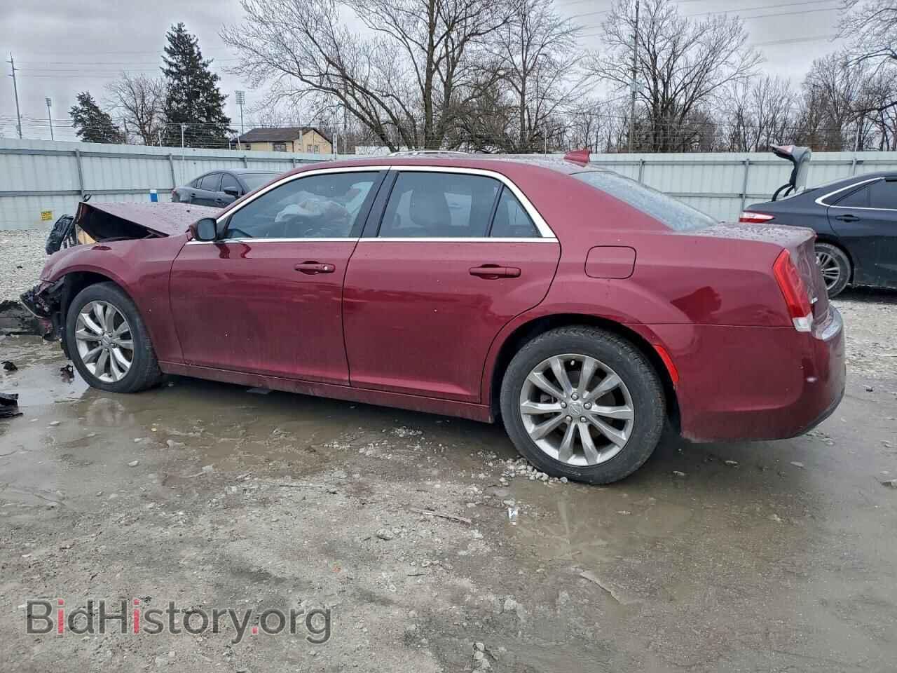 2018 CHRYSLER 300 - VIN: 2C3CCARG6JH332066 - Фото 2