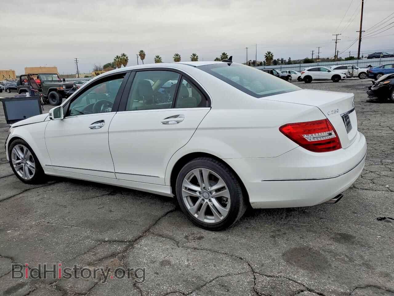 2013 MERCEDES-BENZ C-CLASS - VIN: WDDGF4HB9DF992111 - Фото 2