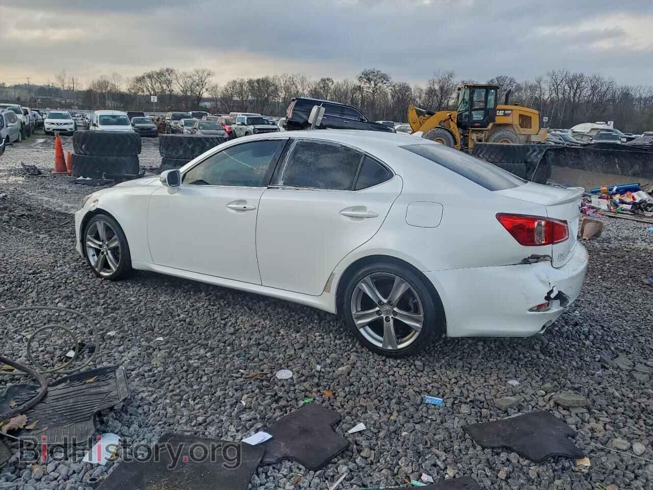 2011 LEXUS IS - VIN: JTHBF5C2XB5140708 - Photo 2