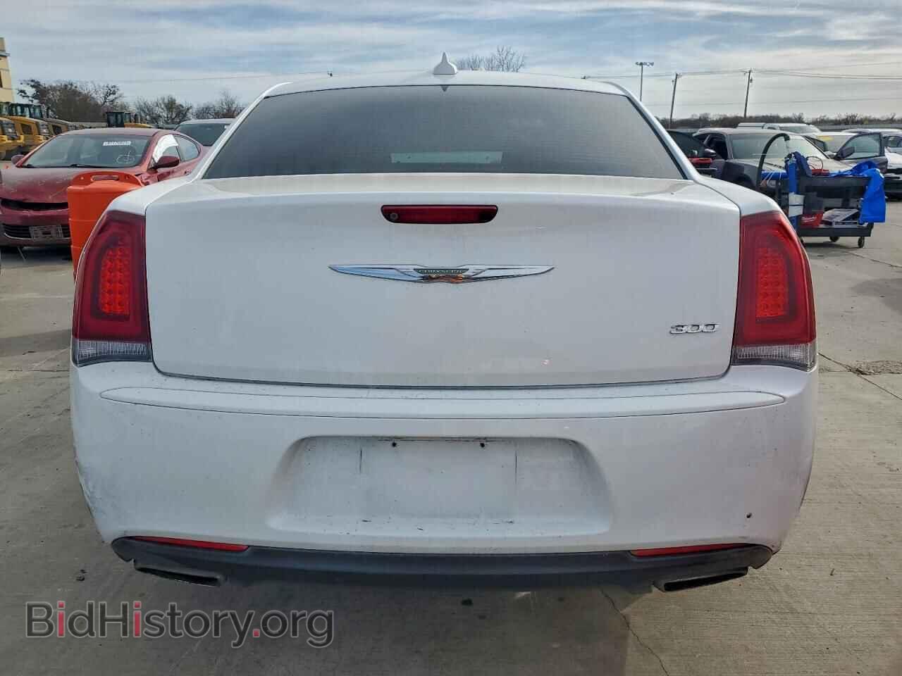 2019 CHRYSLER 300 - VIN: 2C3CCAAG2KH528695 - Фото 6