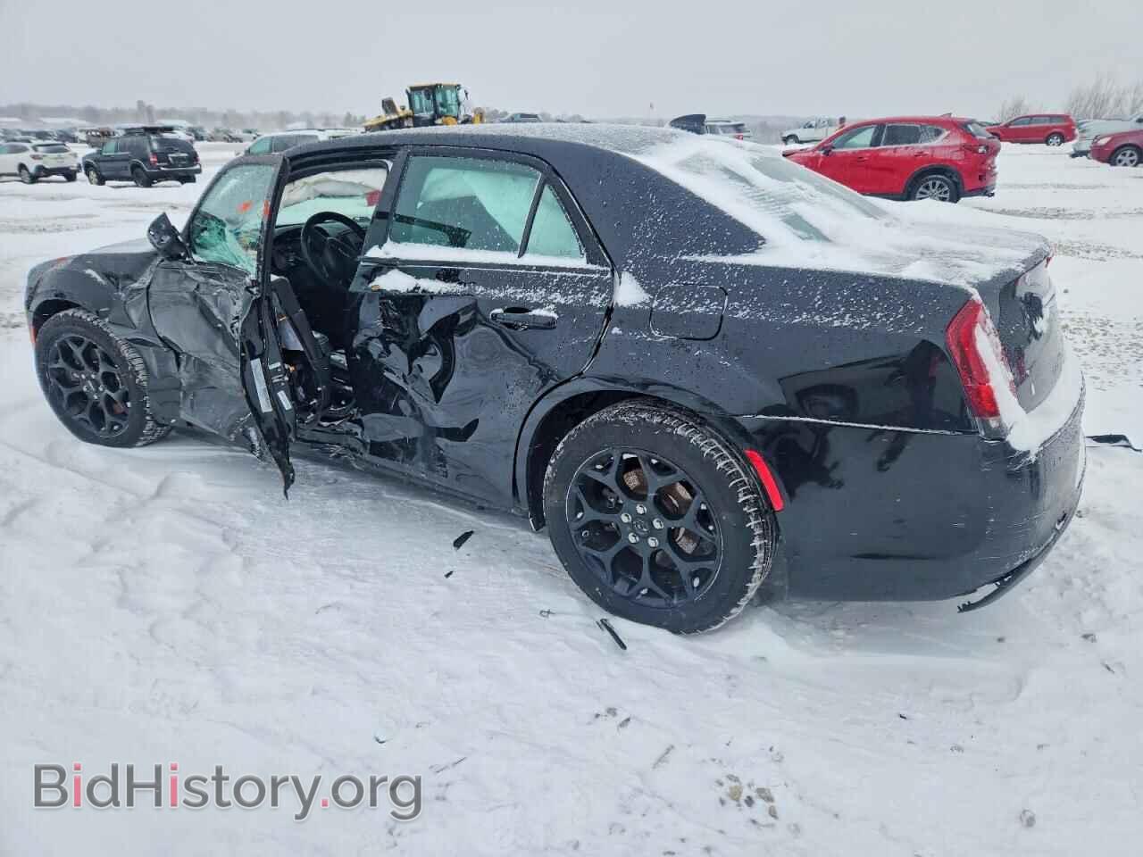 2019 CHRYSLER 300 - VIN: 2C3CCAGG7KH634440 - Photo 2
