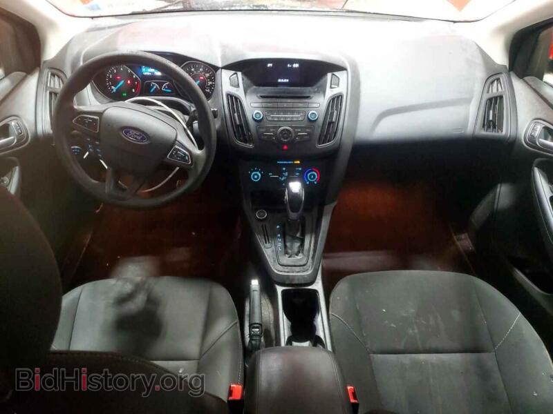 2016 Ford FOCUS (VIN 1FADP3F22GL292997) — photo 8 of 12