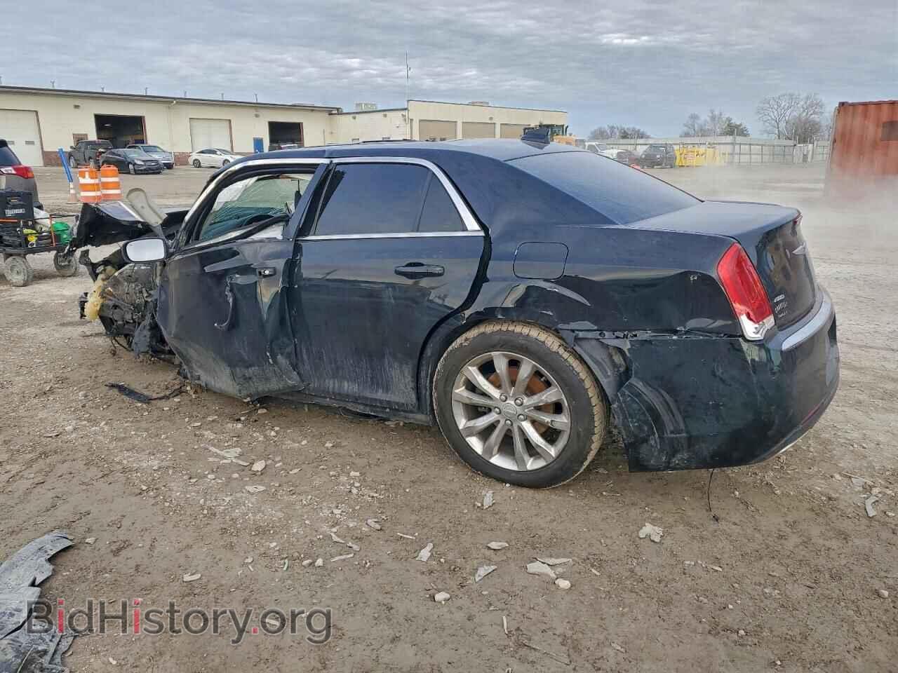 2019 CHRYSLER 300 - VIN: 2C3CCARG6KH690060 - Фото 2