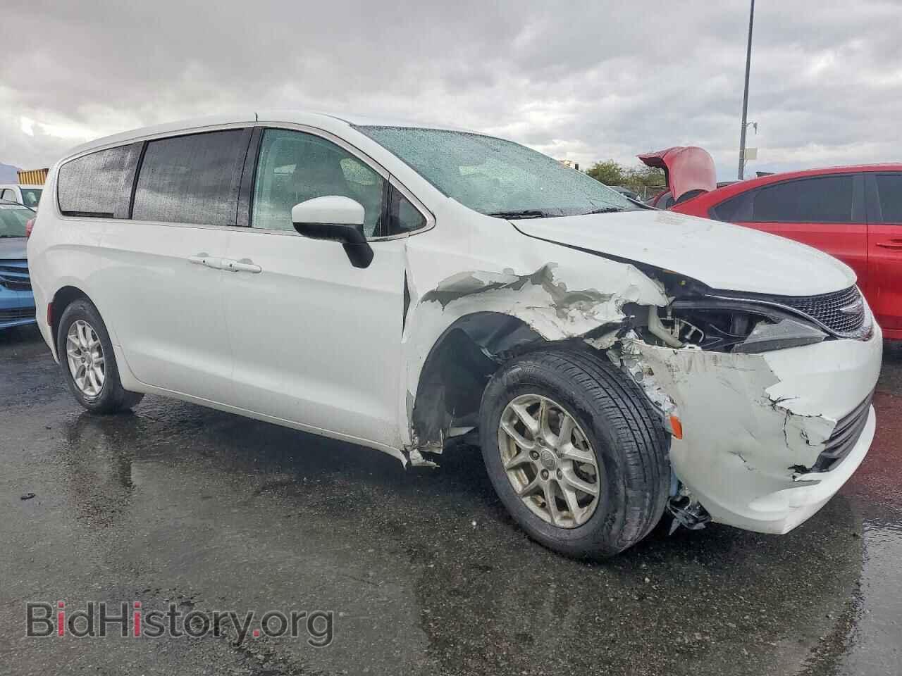 2017 CHRYSLER All Models - VIN: 2C4RC1DG6HR593313 - Фото 4